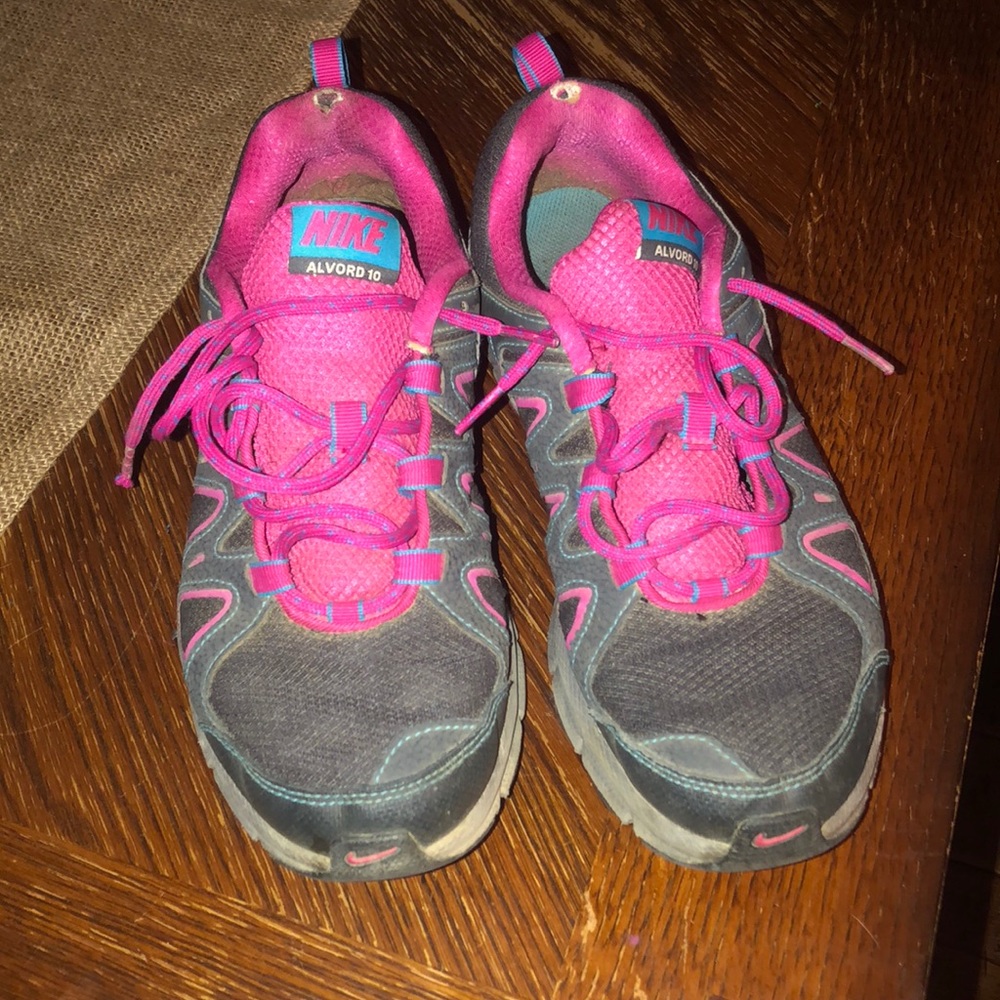 Nike tennis shoes